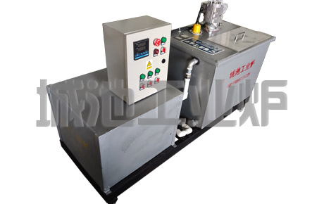 Multifunctional mobile high and low temperature experimental quenching tank